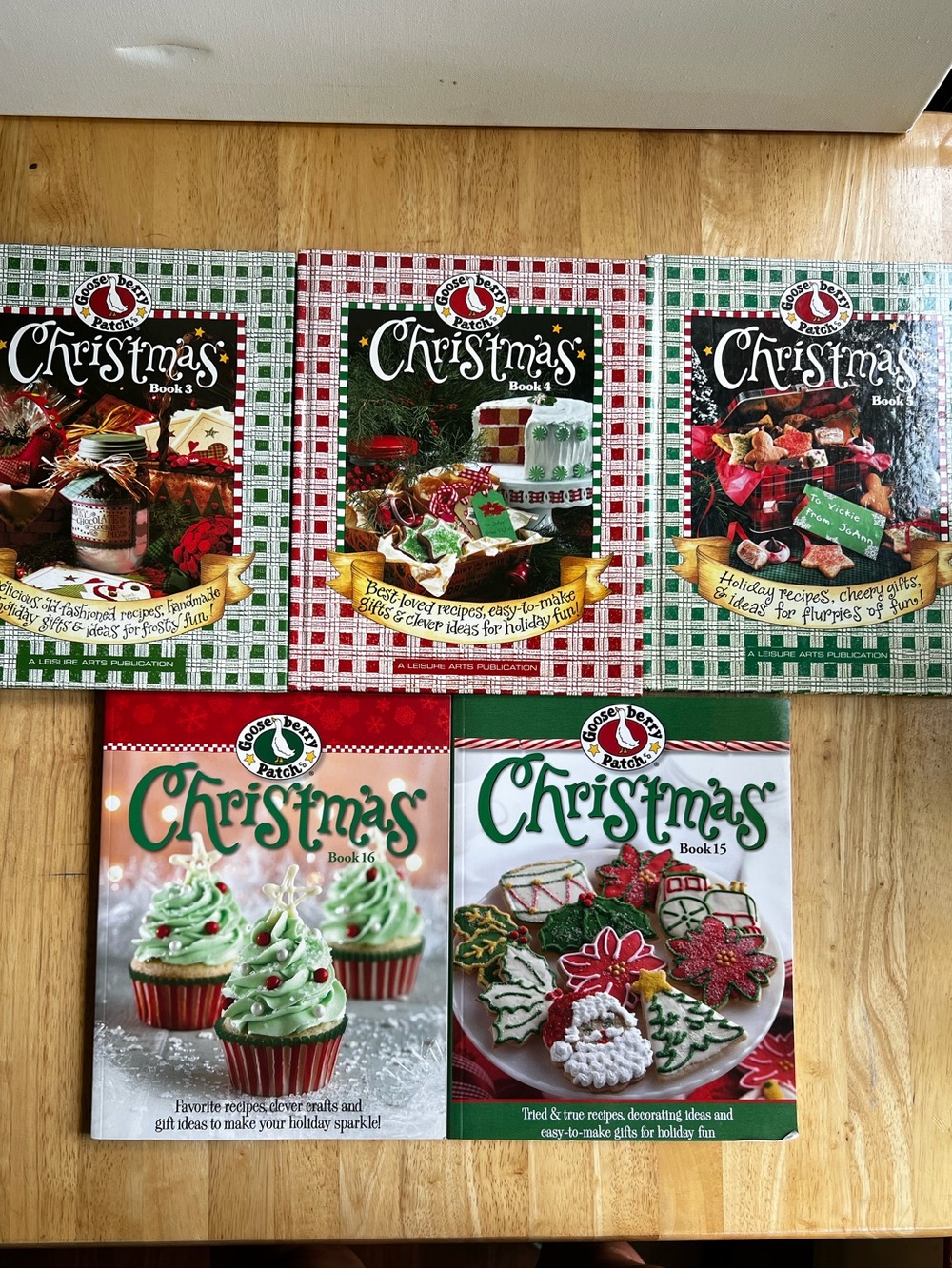 5 gooseberry patch Christmas books, recipes crafts gift ideas